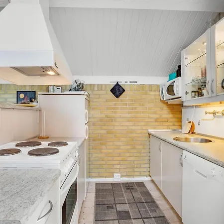 Hedde - 100m From The Sea By Interhome